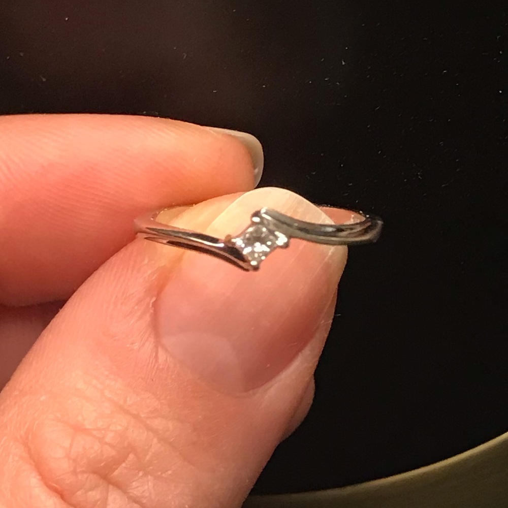 Diamond 💍 Ring set in 10k White Gold.